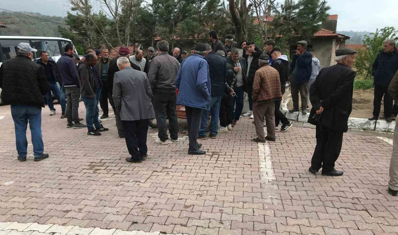 Artçı sarsıntıların devam ettiği Simav Yemişli köyünde halkın tedirgin bekleyişi sürüyor
