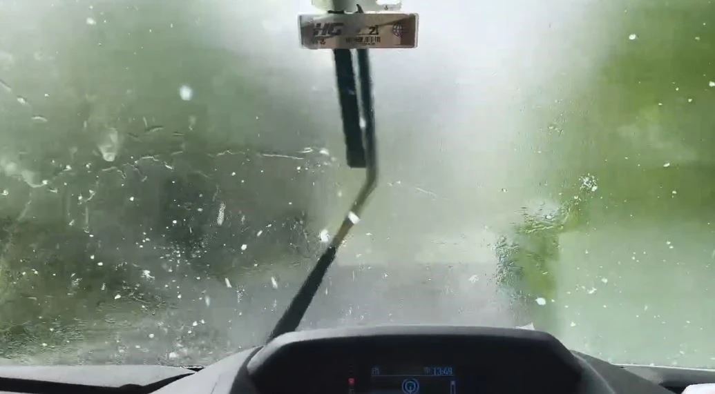 Artvin’de dolu yağışına silecekler yetişmedi
