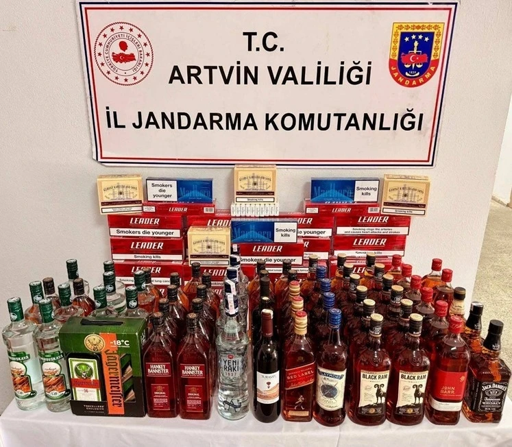 Artvin&rsquo;de jandarmadan ka&ccedil;ak&ccedil;ılık operasyonu
