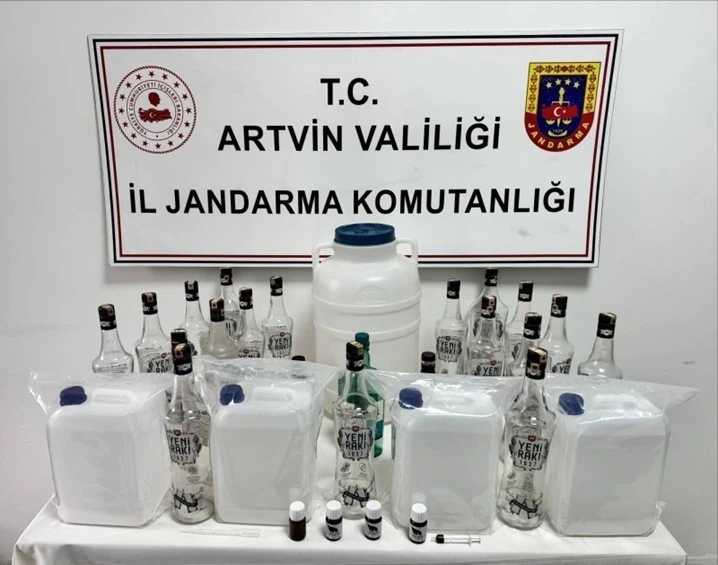 Artvin&rsquo;de ka&ccedil;ak&ccedil;ılıkla m&uuml;cadelede 11 ş&uuml;pheli yakalandı

