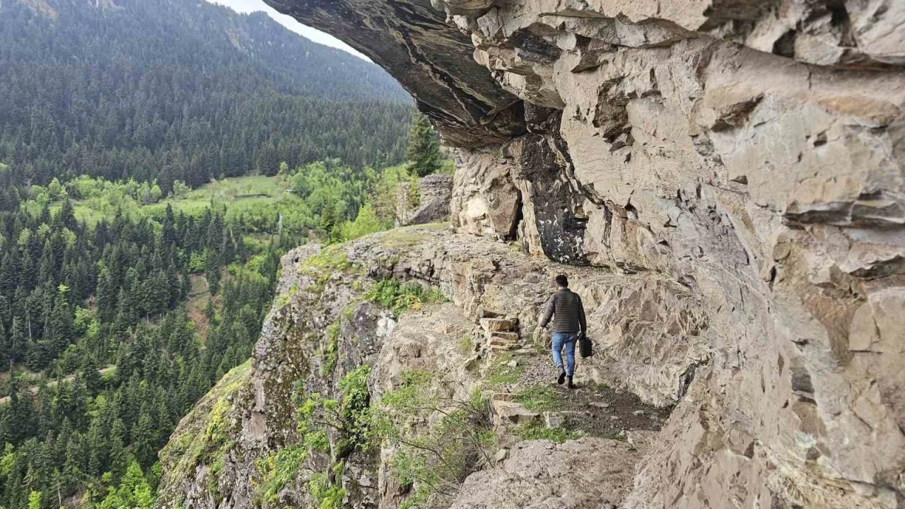 Artvin’de tarihi ticaret yolu drone ile görüntülendi
