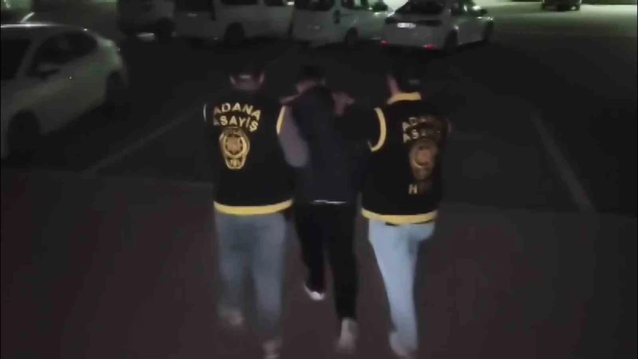 Asans&ouml;re idrarını yapıp kuş &ccedil;alan ş&uuml;pheli lise &ouml;ğrencisi &ccedil;ıktı