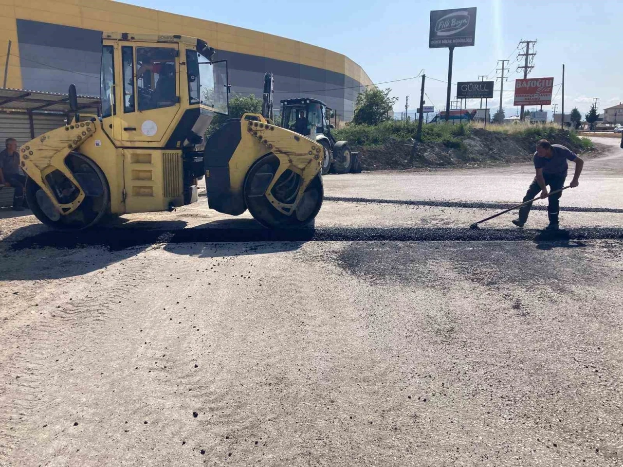 Asfalt ve yama çalışmaları hızlandı
