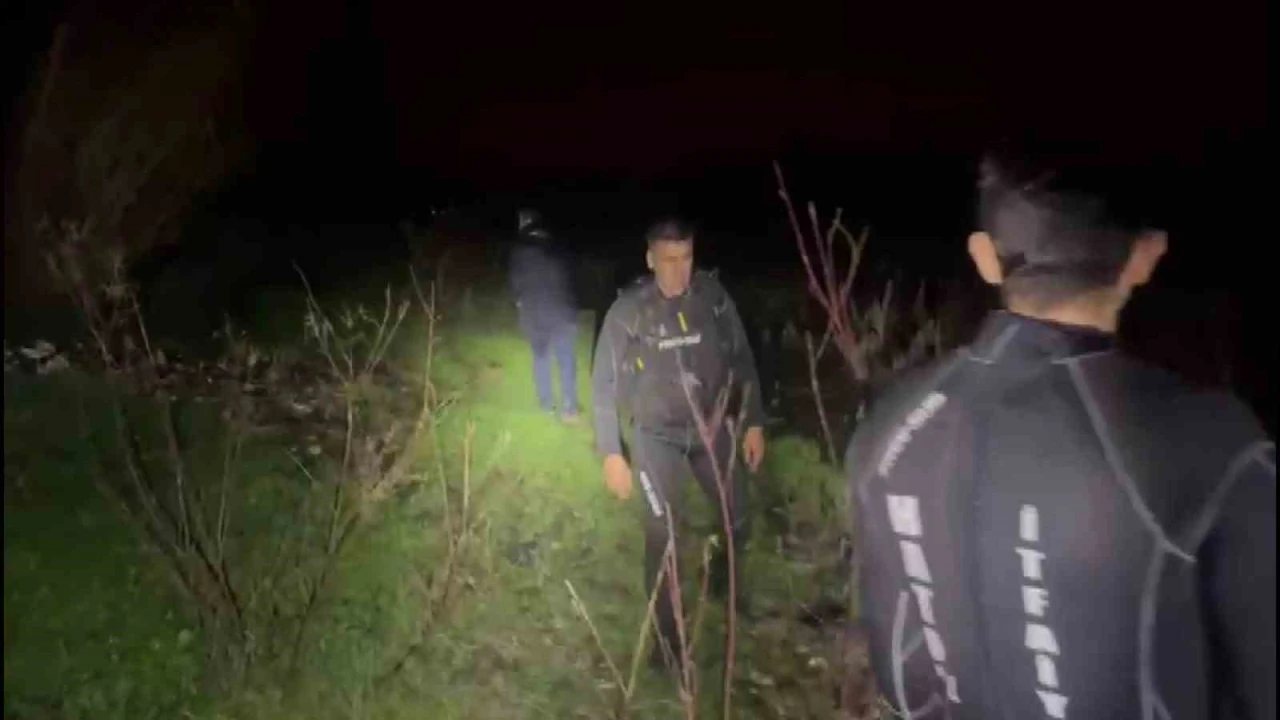 Asi Nehri&rsquo;ne d&uuml;şen gen&ccedil; kayboldu
