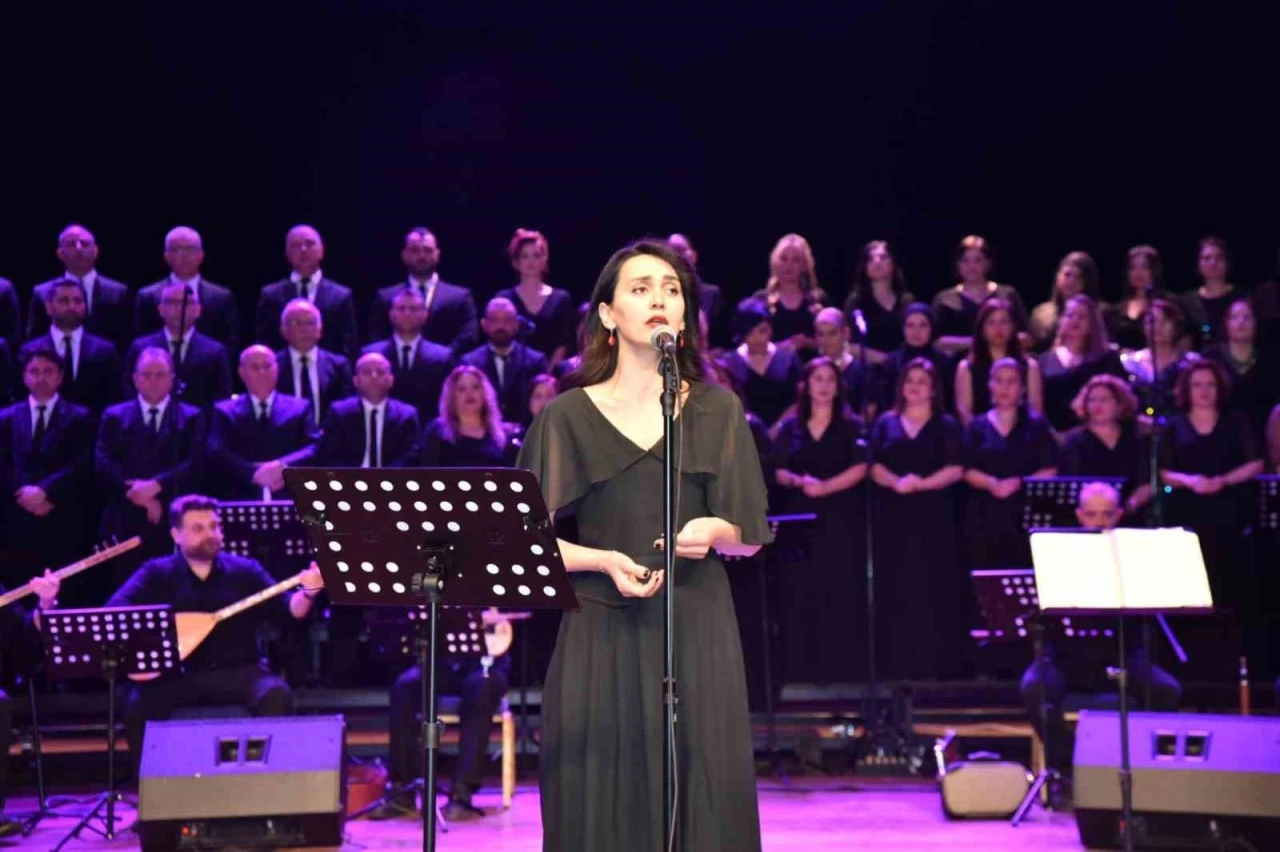 Aşık Mahzuni t&uuml;rk&uuml;lerle anıldı
