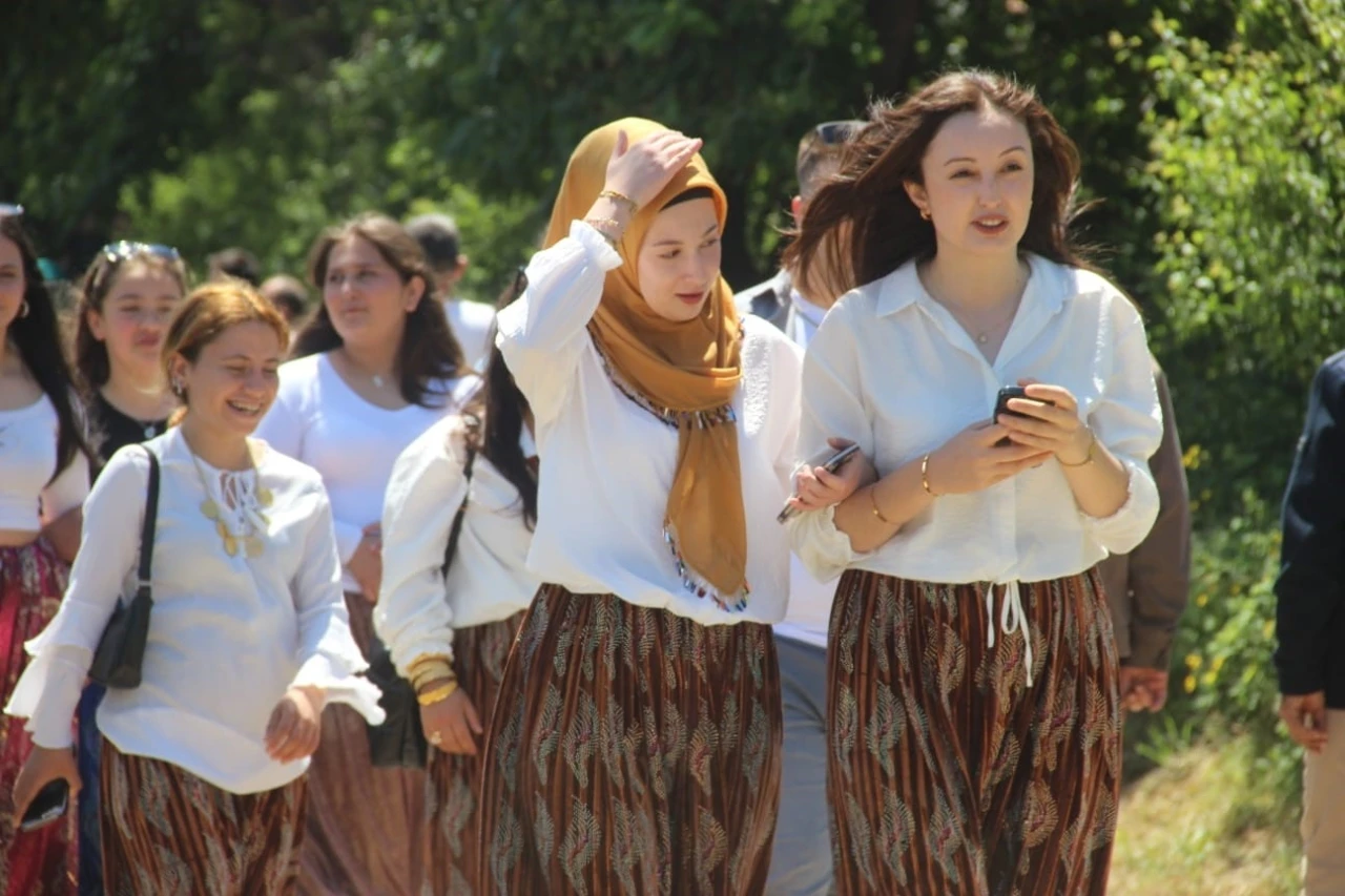 Aşıklar Sokağı’nda gençler kısmetini aradı
