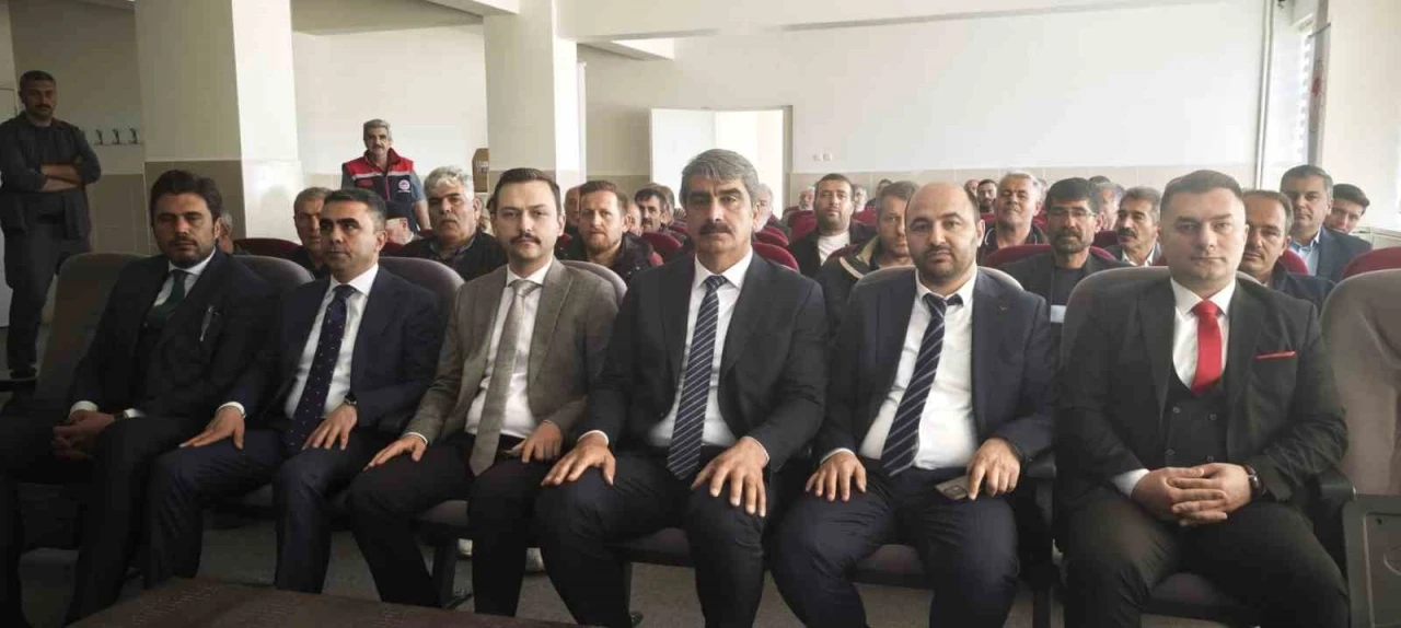 Aşkale&rsquo;de arıcılığa b&uuml;y&uuml;k destek: 50 &uuml;reticiye hibeli kovan dağıtıldı
