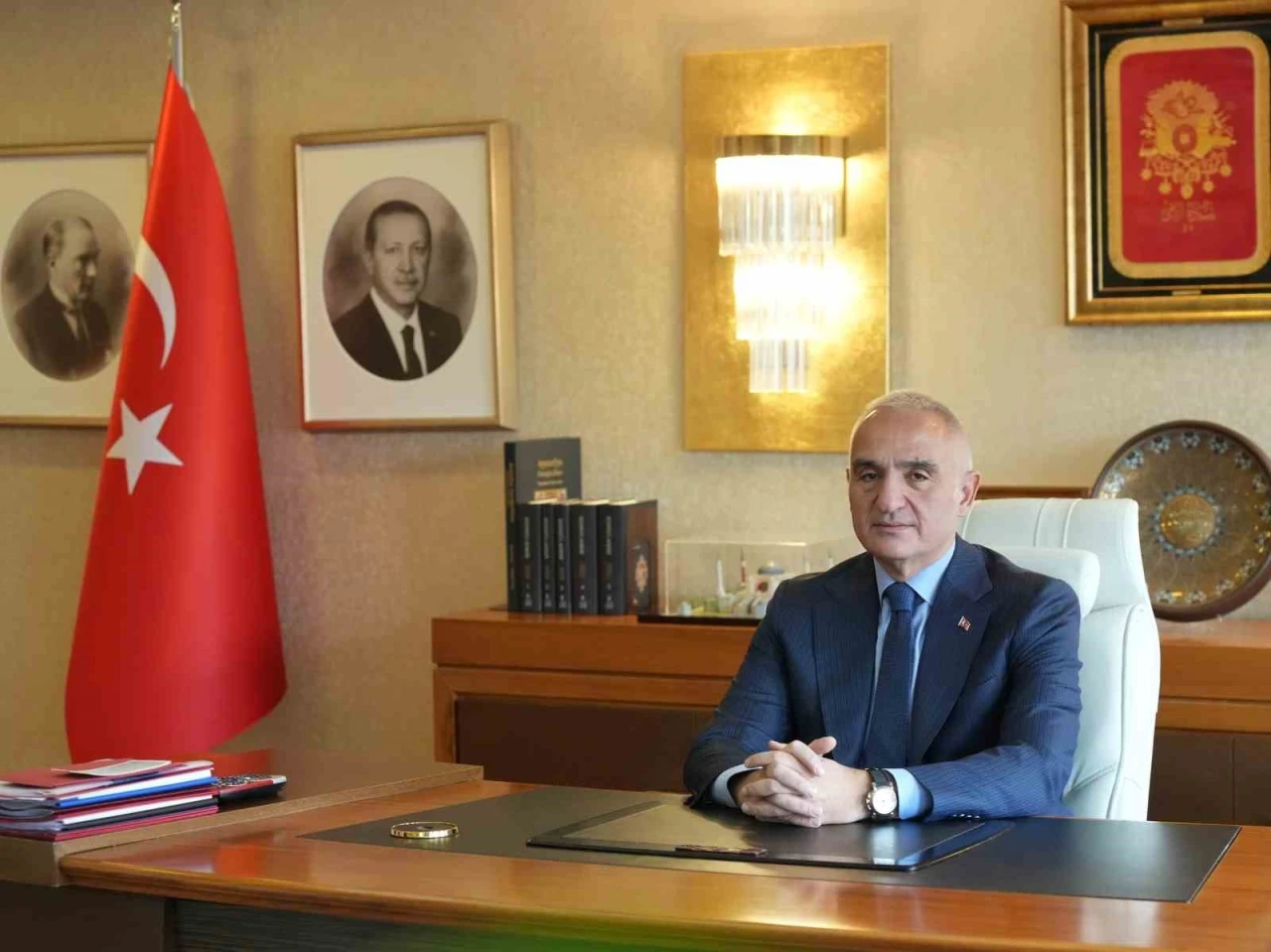 Aspendos&rsquo;ta 2 bin yıllık Tiyatro Caddesi g&uuml;n y&uuml;z&uuml;ne &ccedil;ıkarıldı
