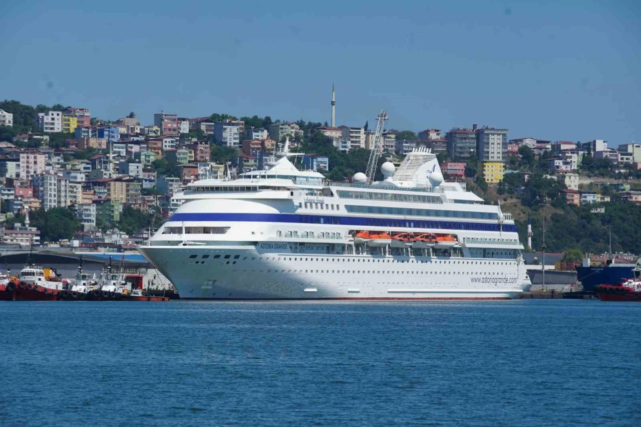 &rsquo;Astoria Grande&rsquo; yeniden Samsun&rsquo;da: Rus turistlerin ilgisi s&uuml;r&uuml;yor
