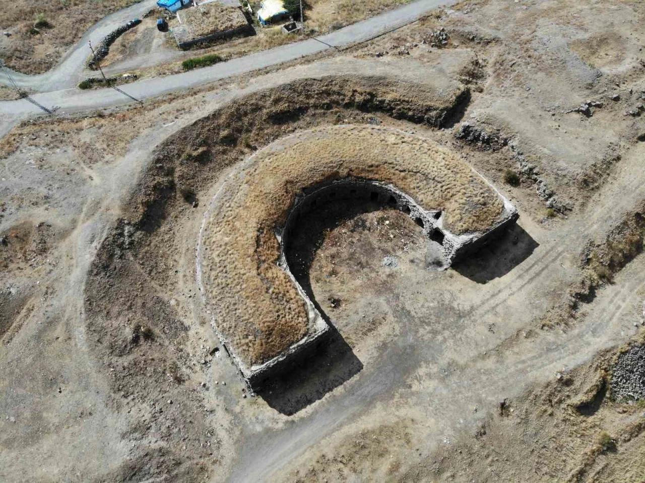 At nalı şeklindeki eşsiz tabya: Kars turizmine kazandırılmayı bekliyor
