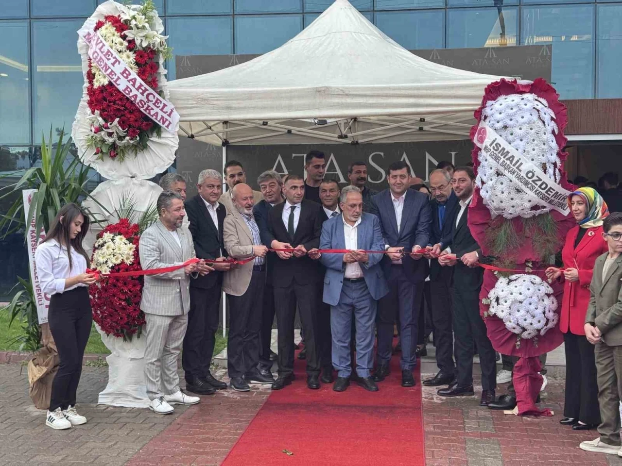 Ata-San Otomotiv yeni hizmet binası protokol&uuml;n katılımıyla a&ccedil;ıldı
