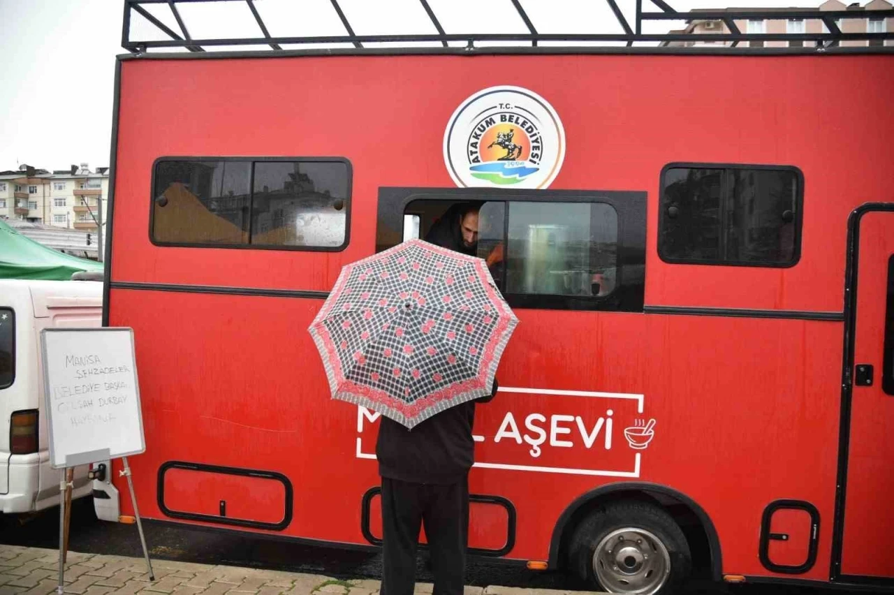 Atakum Belediyesi, G&uuml;lşah Durbay hayrına &ccedil;orba dağıttı

