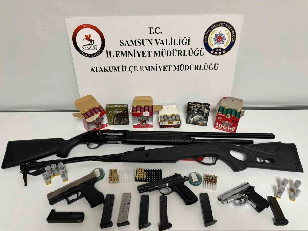 Atakum’da ruhsatsız silah ve mühimmat ele geçirildi
