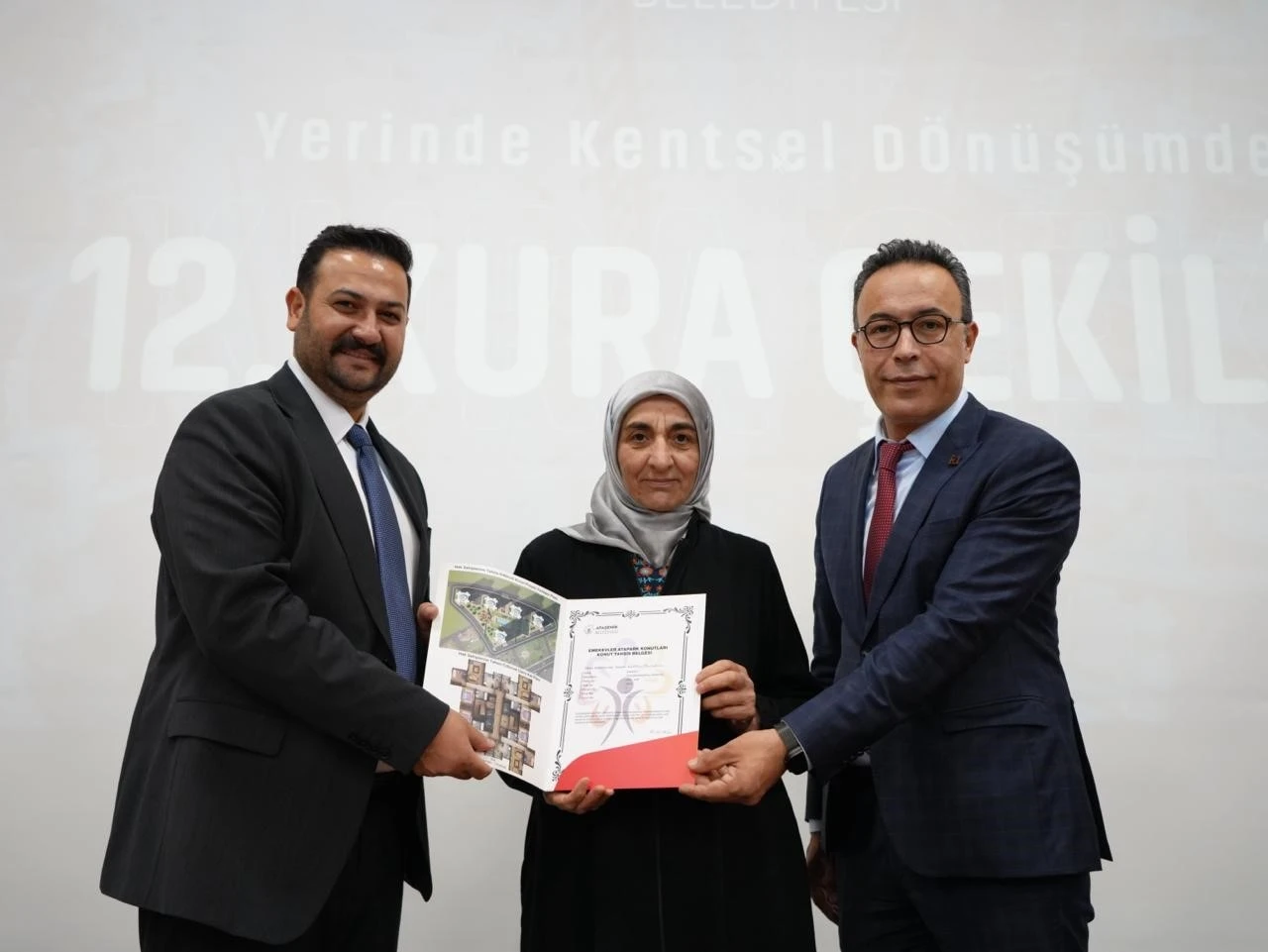 Ataşehir&rsquo;de 8 aile daha yeni evlerine kavuştu
