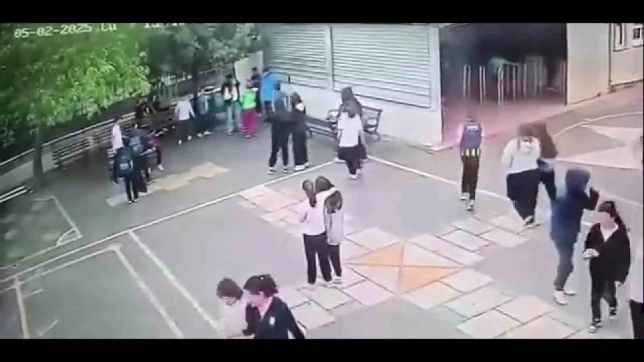Ataşehir’de camına taş atılmasına sinirlenen kadın, okulun bahçesindeki çocuğa saldırdı

