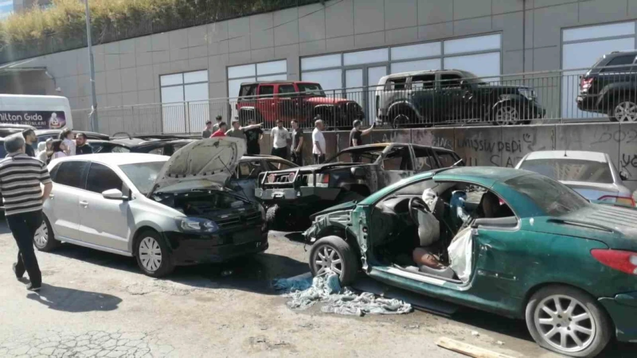Ataşehir’de sanayi sitesinde yangın: Park halindeki araçlar alev alev yandı
