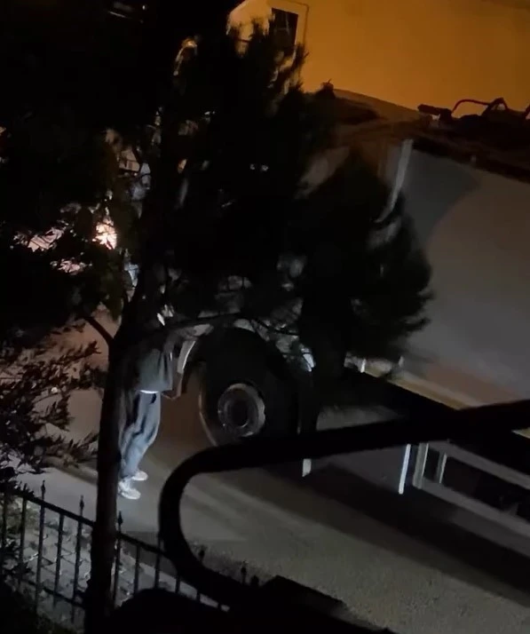 Ataşehir’de trafikte çöp kamyonu şoförüne levyeli saldırı kamerada
