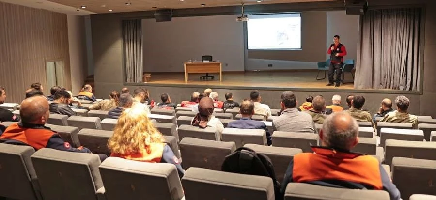 Ataşehir’den sınav maratonunda ailelere destek semineri
