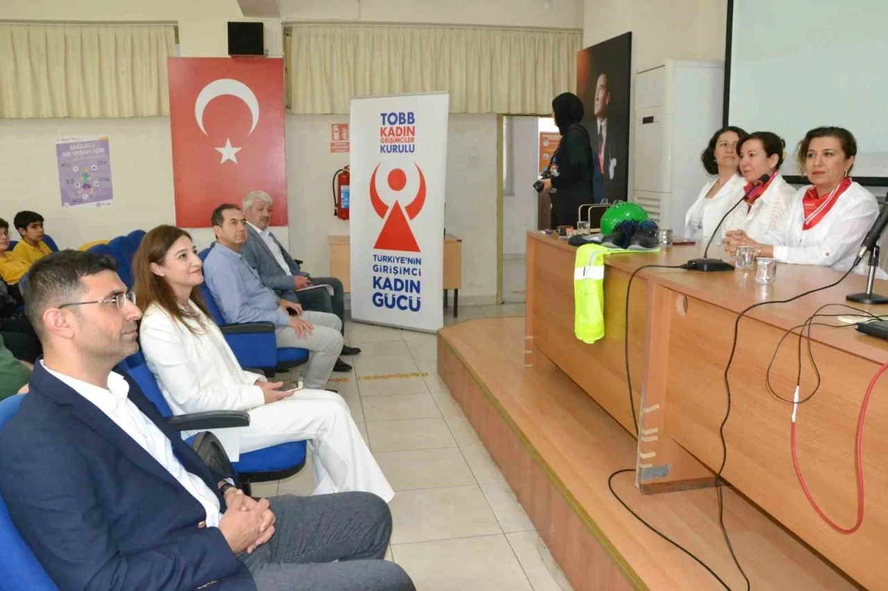 Atat&uuml;rk&rsquo;&uuml;n izinde &uuml;reten gen&ccedil;lik Manisa&rsquo;da buluştu
