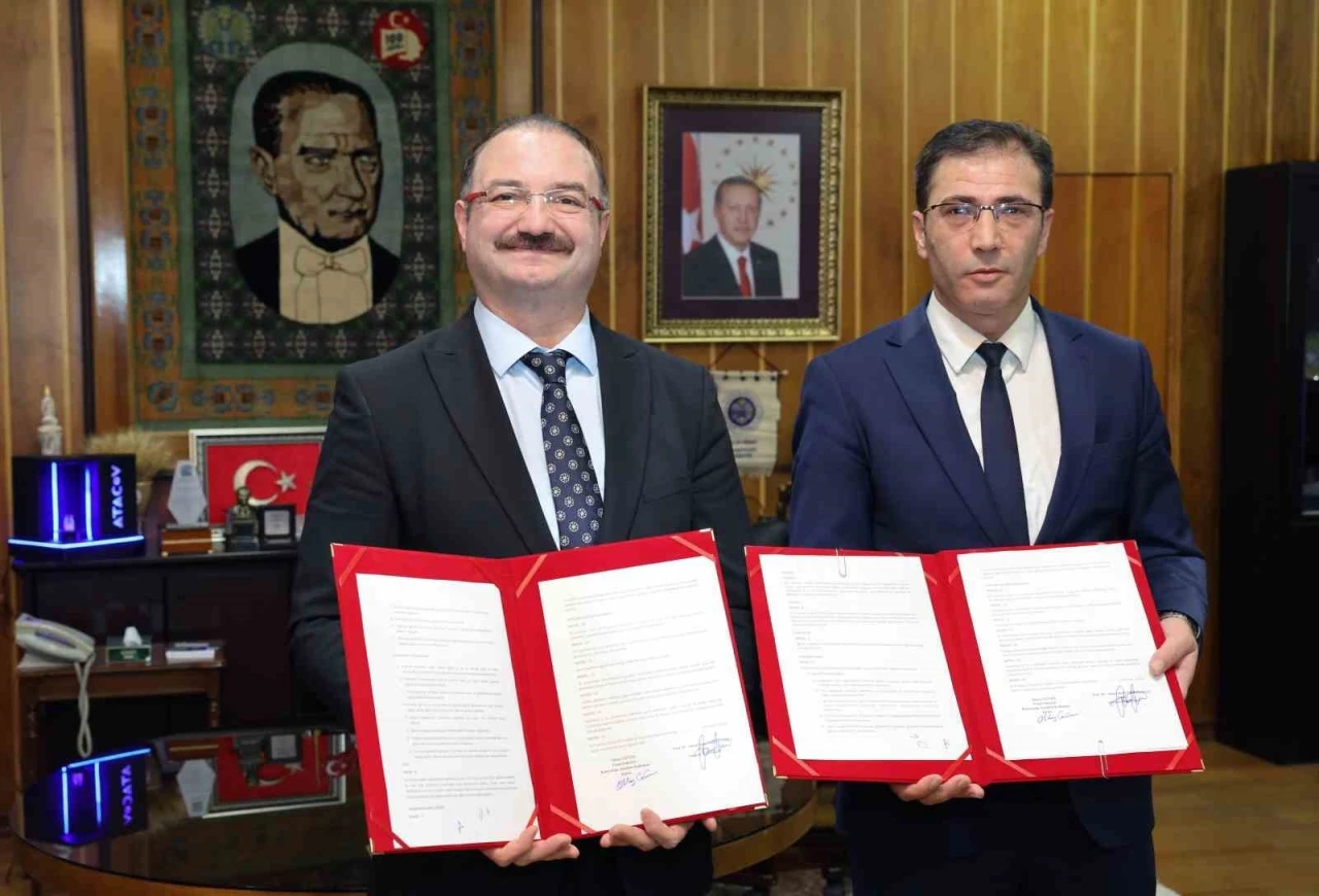 Atatürk Üniversitesi İle KUDAKA  arasında &quot;Siber Güvenlik Eğitimi İş Birliği Protokolü&quot; imzalandı
