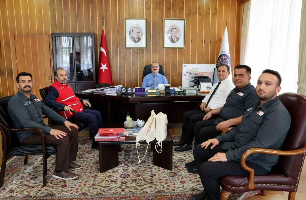 Atat&uuml;rk &Uuml;niversitesi ile T&uuml;rk Kızılay arasında beslenme hizmetlerinde kalite ve akreditasyon iş birliği
