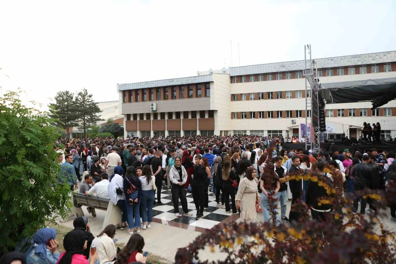Atatürk Üniversitesi’nde bahar şenliği büyük bir coşkuyla tamamlandı
