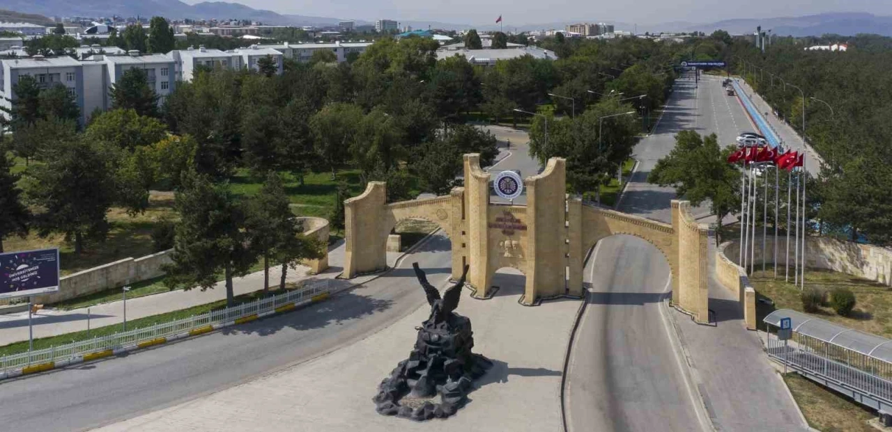 Atatürk Üniversitesi’nden 22 bilim insanı, Stanford’un &quot;Kariyer boyu dünyanın en etkili bilim insanları&quot; listesinde
