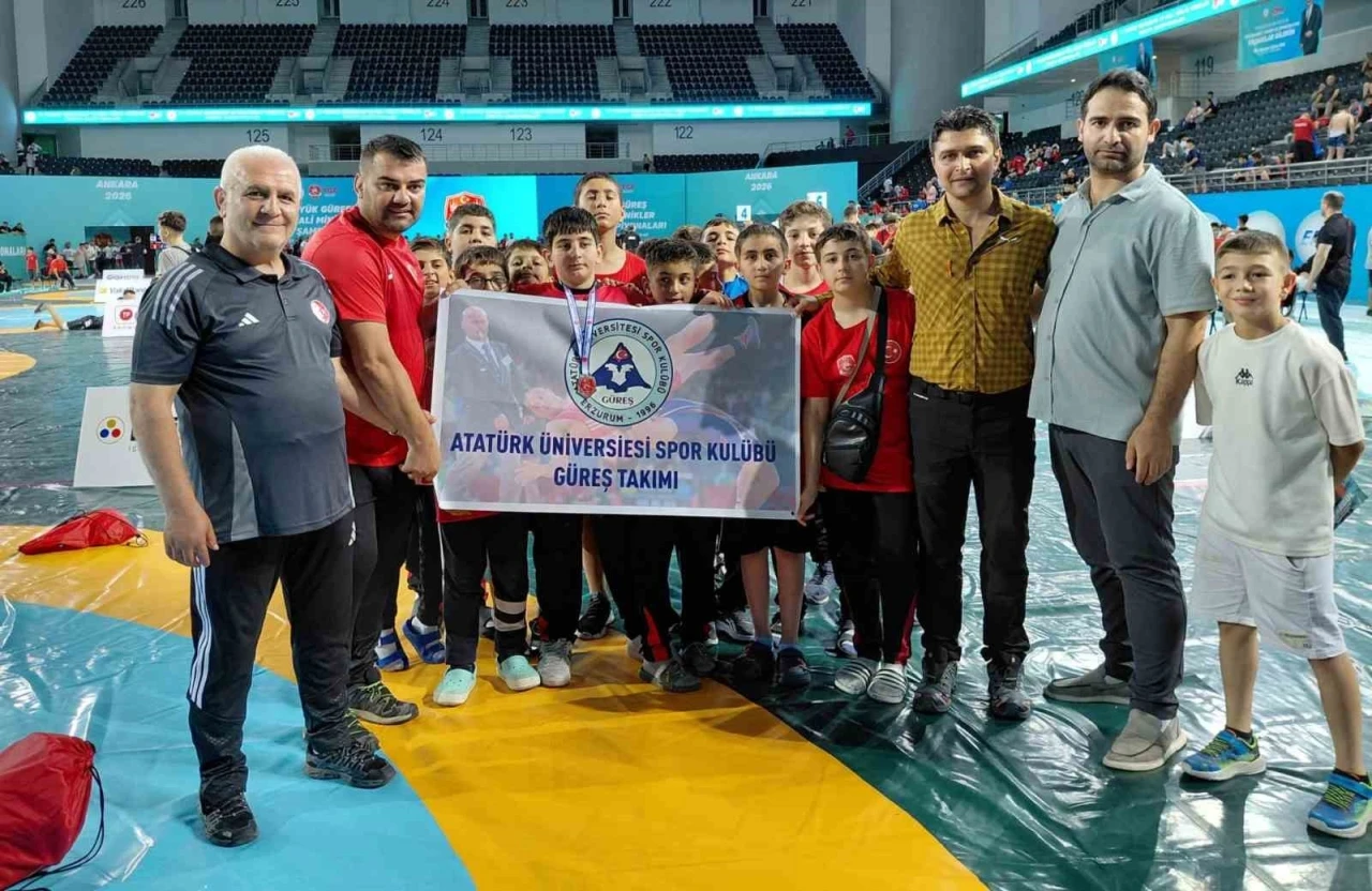 Atat&uuml;rk &Uuml;niversitesi spor kul&uuml;b&uuml;nden g&uuml;reşte T&uuml;rkiye şampiyonluğu gururu
