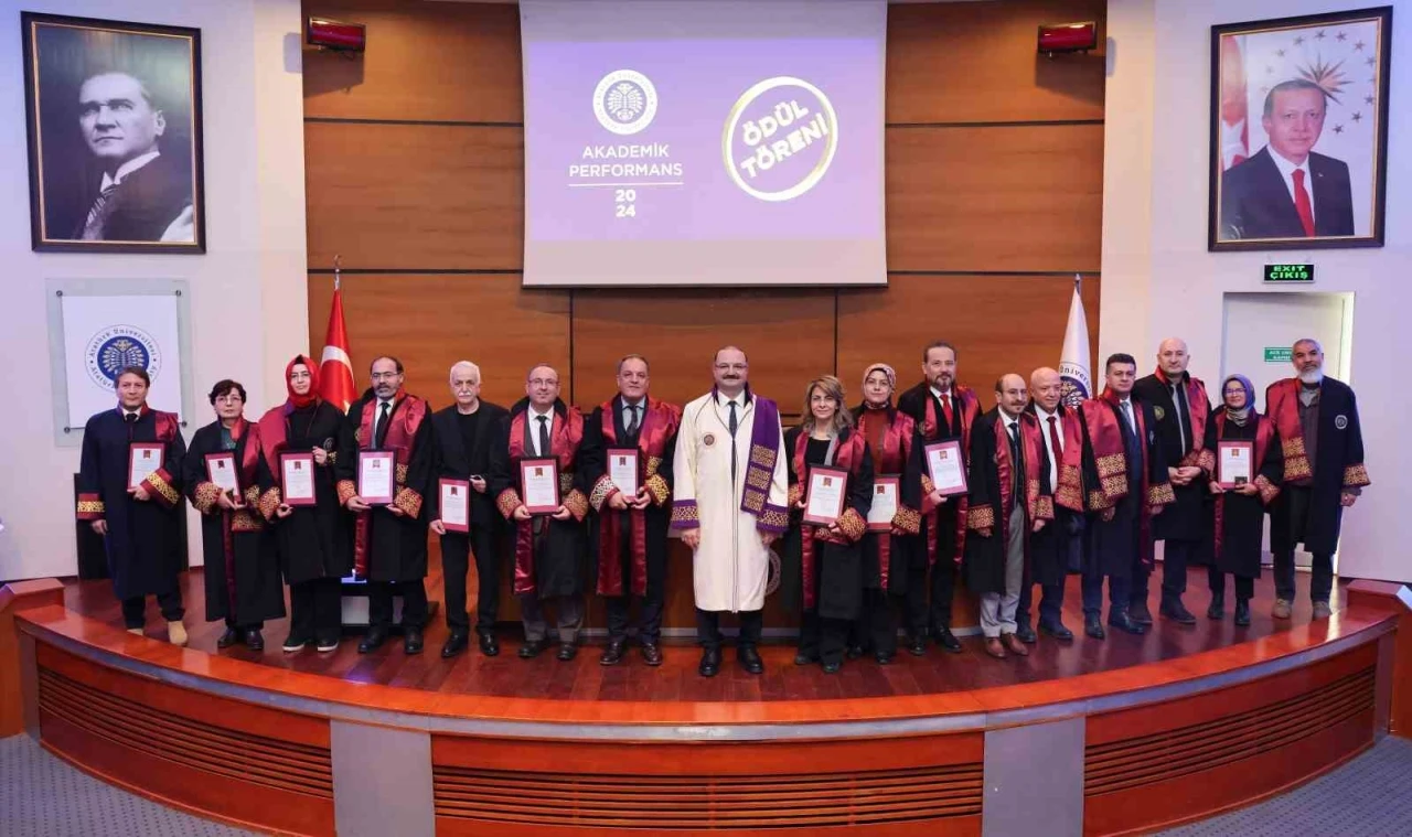 Atat&uuml;rk &Uuml;niversitesinde akademik performans &ouml;d&uuml;l t&ouml;reni ger&ccedil;ekleşti
