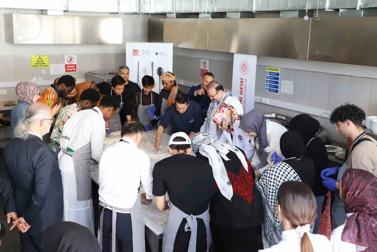 Atatürk Üniversitesinde &quot;Gastro-Diplomasi&quot; buluşması: Türk mutfağı, bilim ve kültürle yoğruldu

