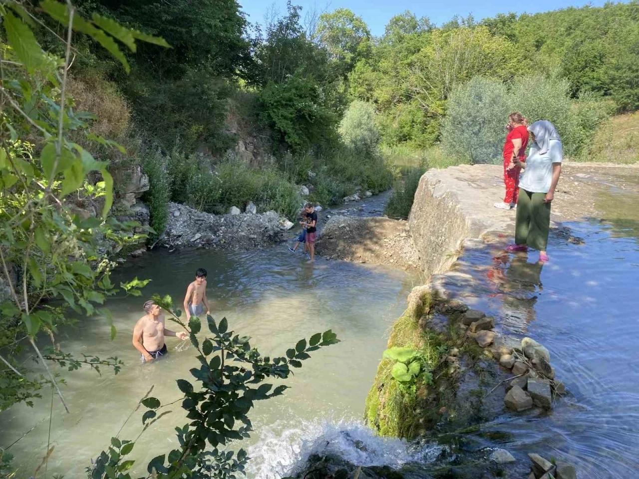 Atayurt Şelalesi doğal g&uuml;zelliğiyle dikkat &ccedil;ekiyor
