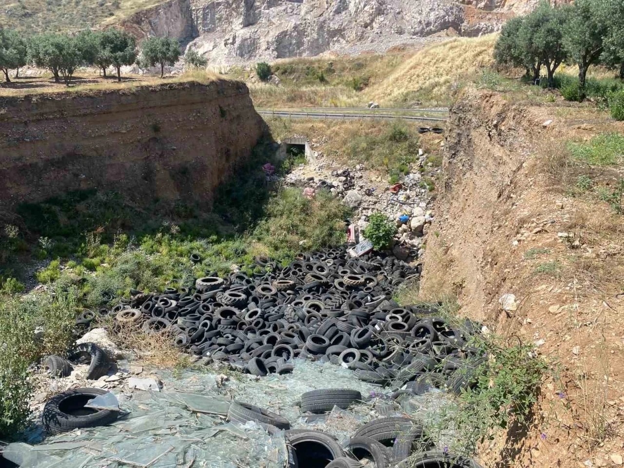 Atık lastikler doğaya değil, geri d&ouml;n&uuml;ş&uuml;me gidecek
