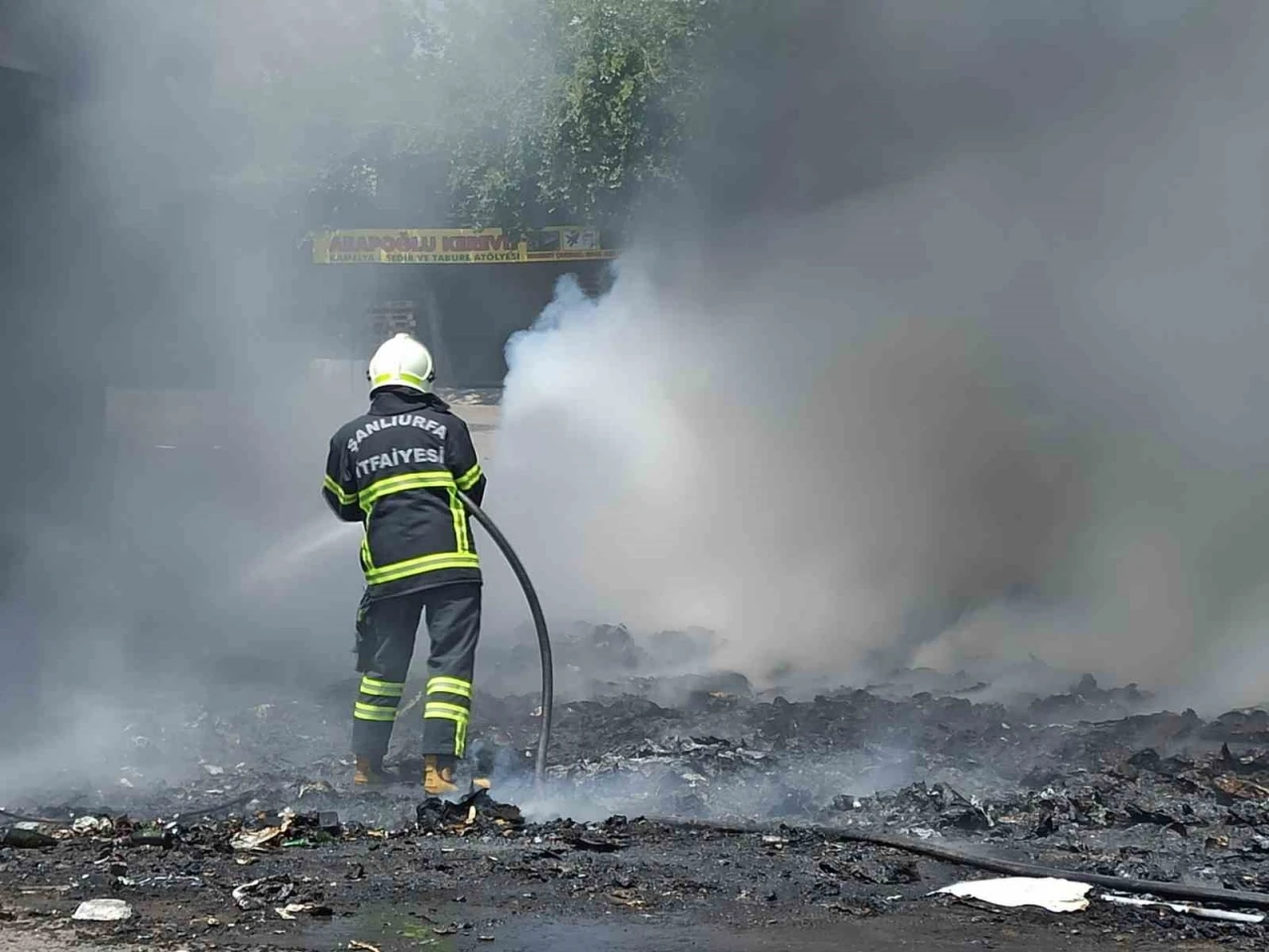 Atık madde yangını itfaiye tarafından söndürüldü

