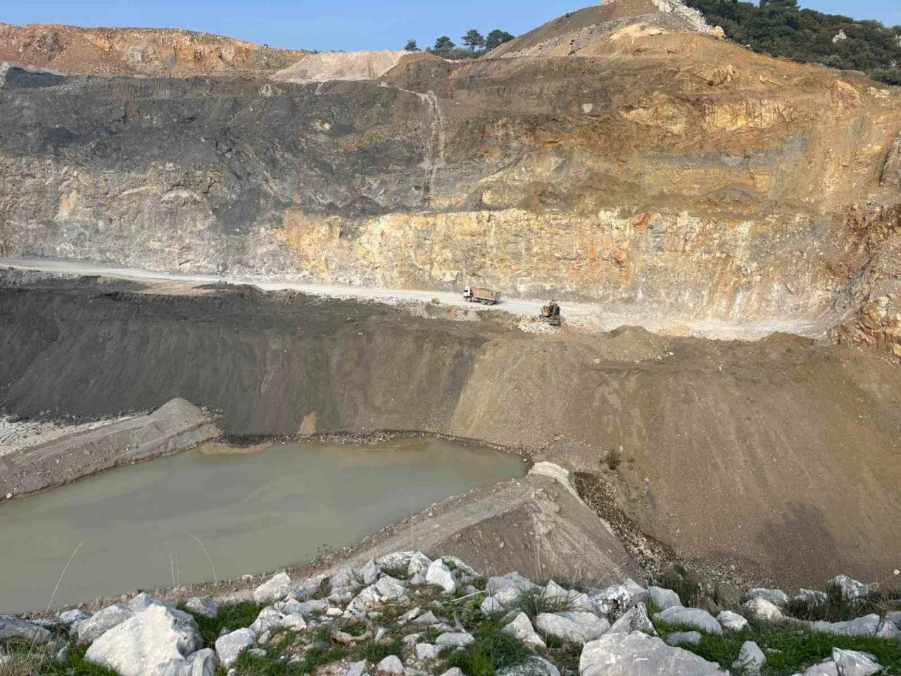 Atık suyu dereye boşaltan taş ocağına yasal işlem başlatıldı
