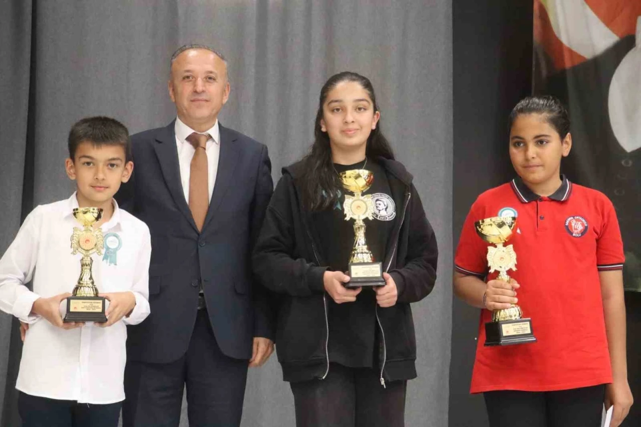 Atıkları sanata dönüştürdüler, temiz dünyayı kaleme aldılar
