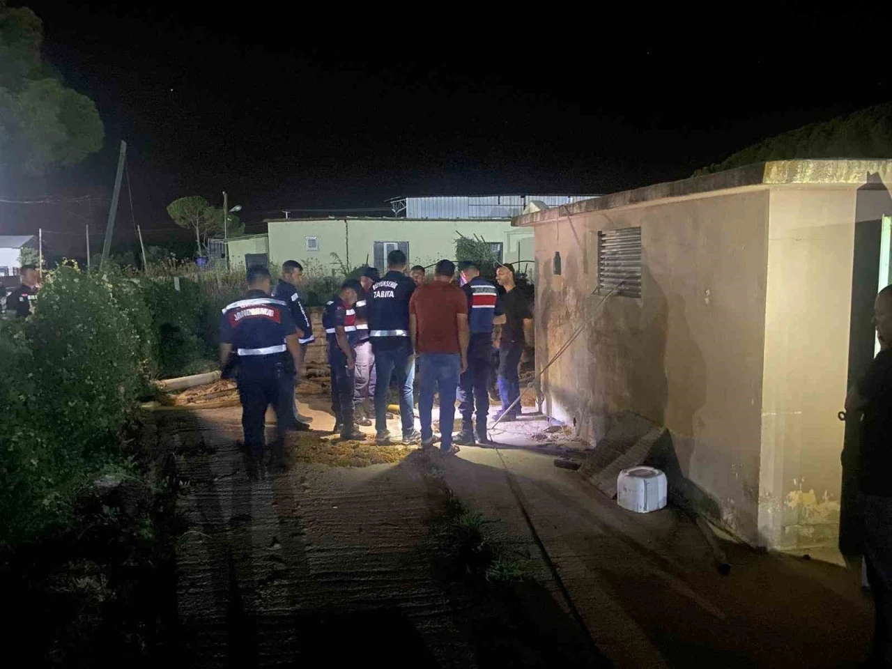 Atıklarını dereye akıtan fabrikaya yasal işlem uygulandı
