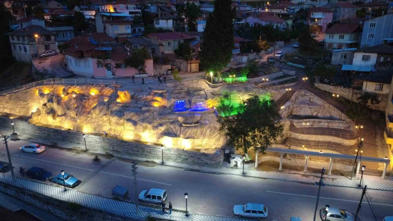Atıl alan, göz kamaştıran şelaleye dönüştü

