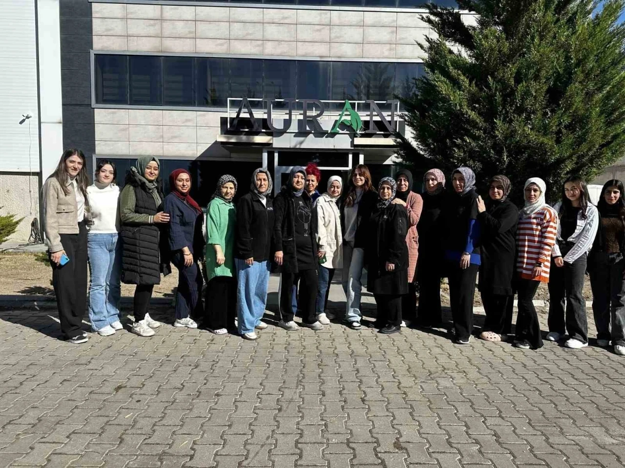 Auran Kozmetik; kadın istihdamında örnek oluyor
