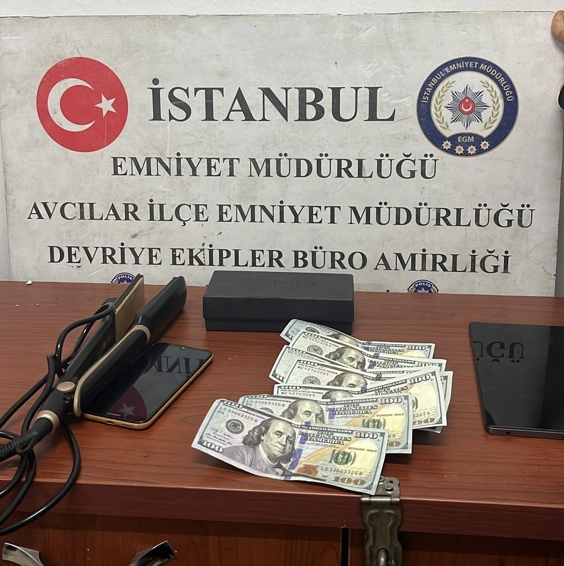 Avcılar’da çatıdan eve girerken kıskıvrak yakalanan hırsız tutuklandı