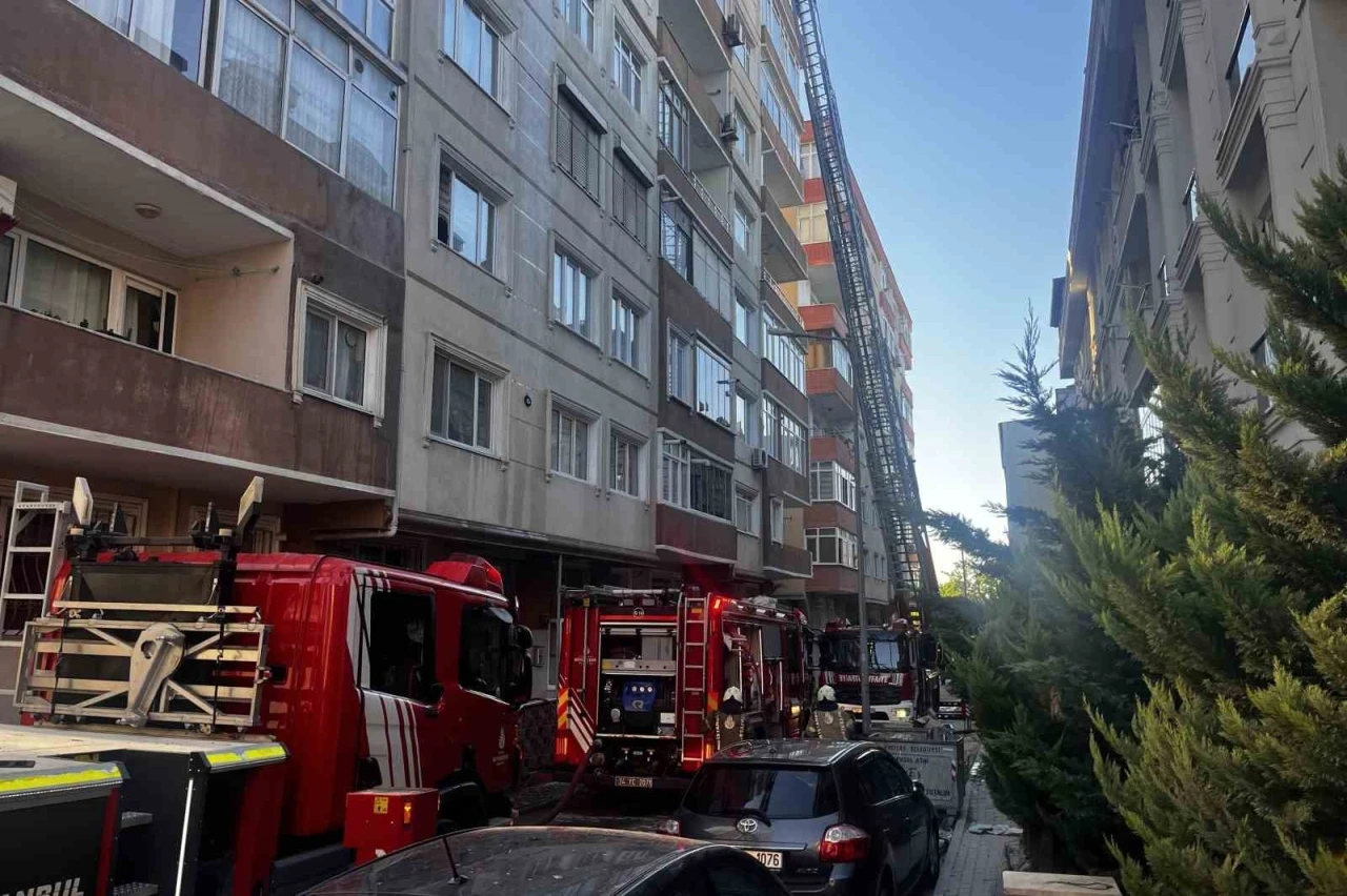 Avcılar’da korkutan çatı yangını
