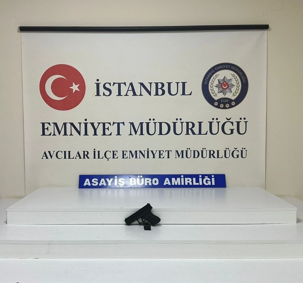 Avcılar’da sokak ortasında iki kişiyi silahla vuran şüpheli yakalandı
