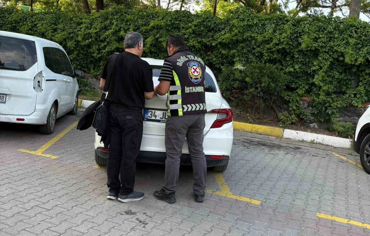 Avcılar&rsquo;da trafikte yol verme kavgasında iki s&uuml;r&uuml;c&uuml;ye 361 bin lira ceza
