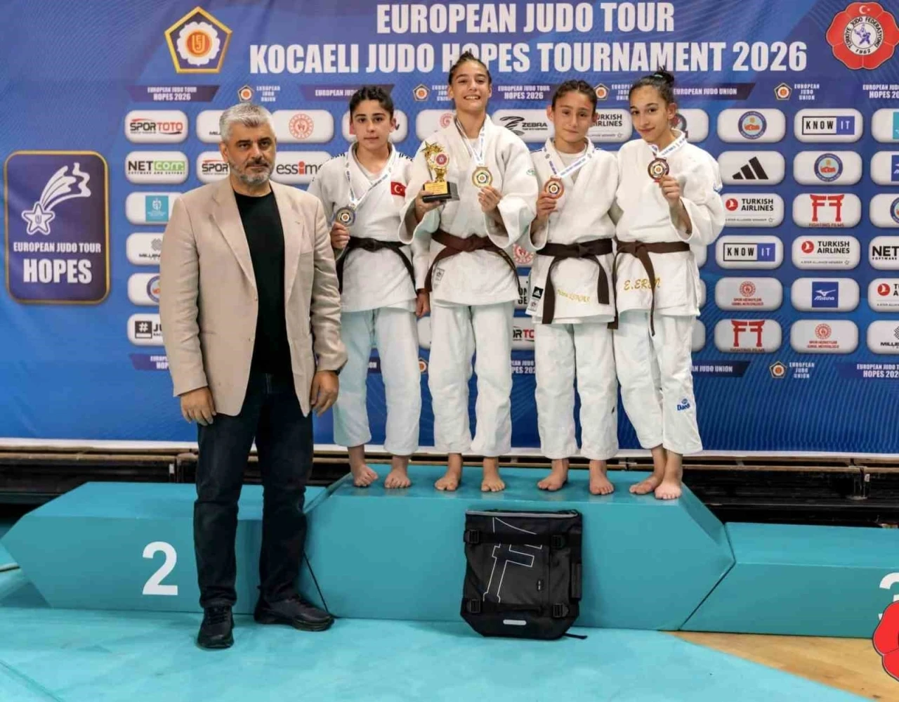 Avrupa Kupası&rsquo;nda Yunusemre fırtınası
