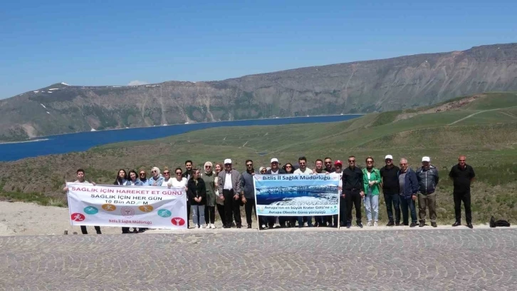 Avrupa’nın en büyük kraterinde Obezite Günü yürüyüşü
