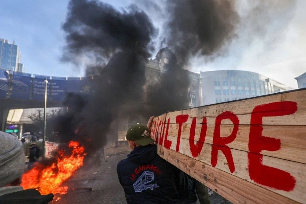 Avrupalı &ccedil;ift&ccedil;iler, Br&uuml;ksel&rsquo;de sokakları trakt&ouml;rlerle kapattı
