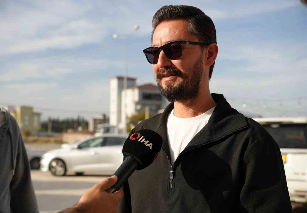 Avukat cübbesi giyip araç tanıtımı yapan galerici: "Sadece farklı, dikkat çekici bir tanıtım olsun diye uğraştık"