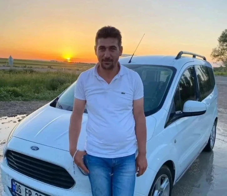 Ayağını yem makinasına kaptıran gen&ccedil; &ouml;ld&uuml;
