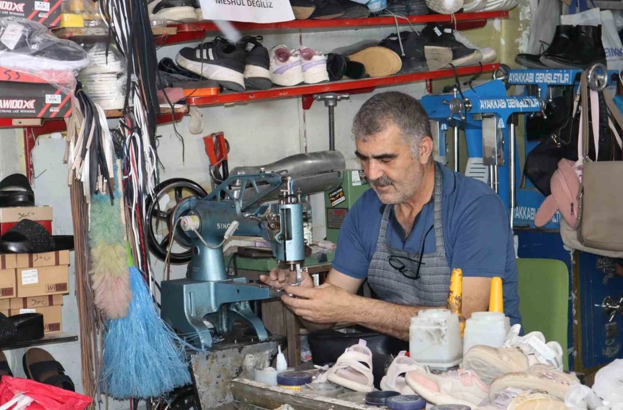 Ayakkabı tamirciliği mesleği ölüyor
