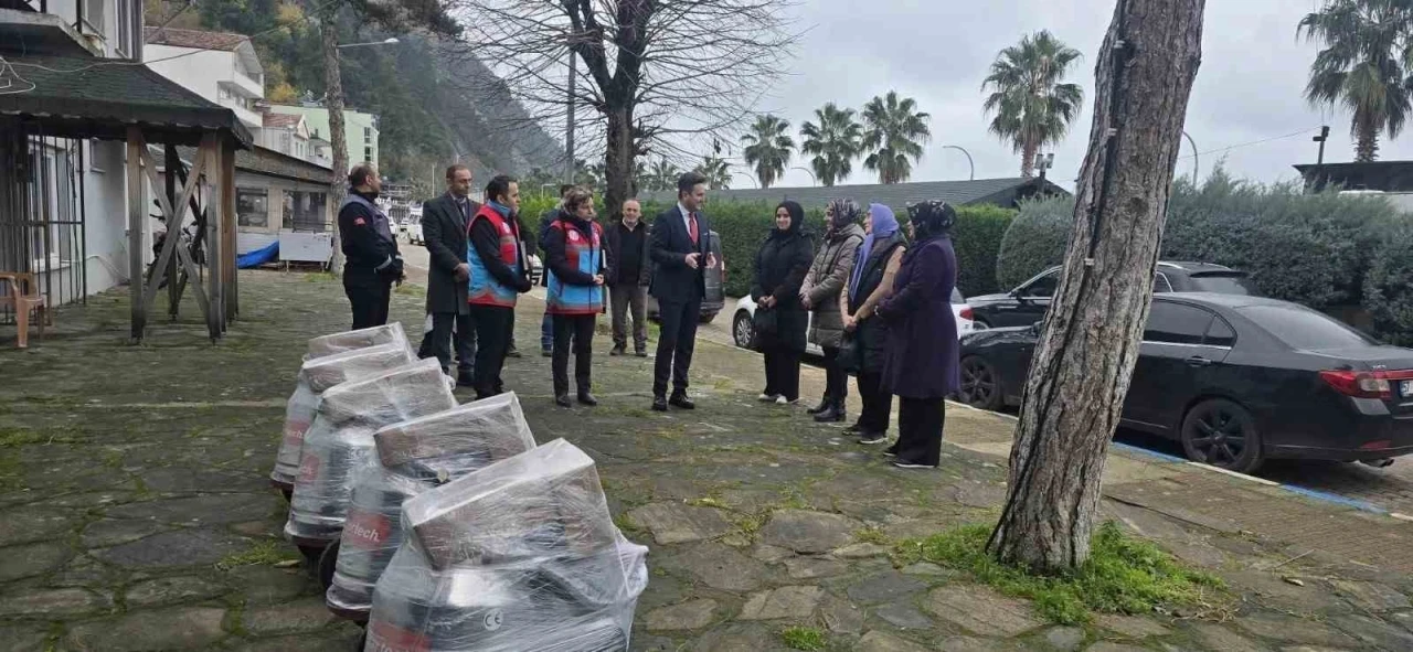 Ayancık&rsquo;ta kadın &uuml;reticilere makine desteği
