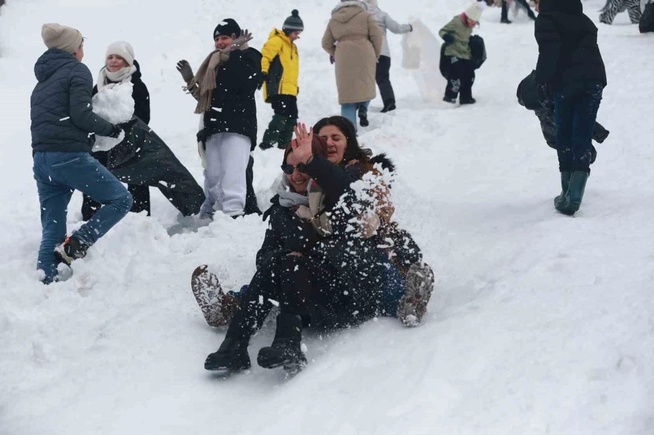Ayder Yaylası&rsquo;nda Kardan Adam Kış Festivali coşkusu
